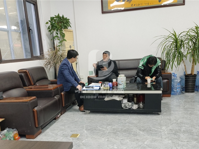 內(nèi)蒙古客戶實地考察樹枝粉碎機(jī),雙方展望合作共贏